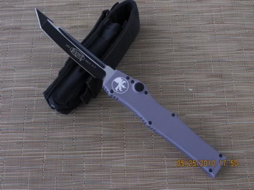 Microtech Knives Gray Halo V T/E Automatic OTF S/A Knife (4.6in Black Plain D2) 150-1GR - Front