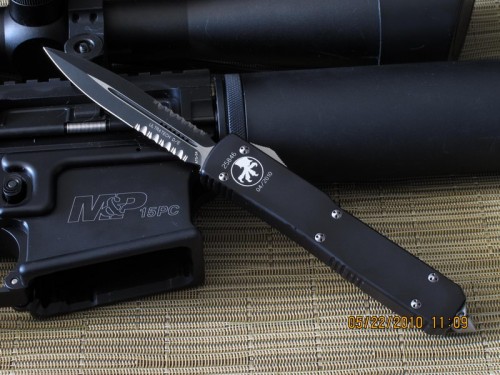 Microtech Knives Ultratech D/E Automatic OTF D/A Knife (3.44in Black Part Serr S35-VN) 122-2 - Front