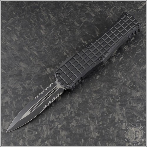(#702-2TFRS) Microtech Hera D/E Black Part Serrated Frag Handle - Front