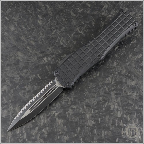(#702-3TFRS) Microtech Hera D/E Black Fully Serrated Frag Handle - Front
