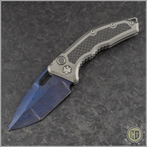 (#HTK-MED-CF1) Heretic Knives Custom Medusa Carbon Fiber Inlay Blued Damascus Recurve - Front