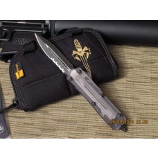 Microtech Scarab - Clear Top - D/E - Serrated